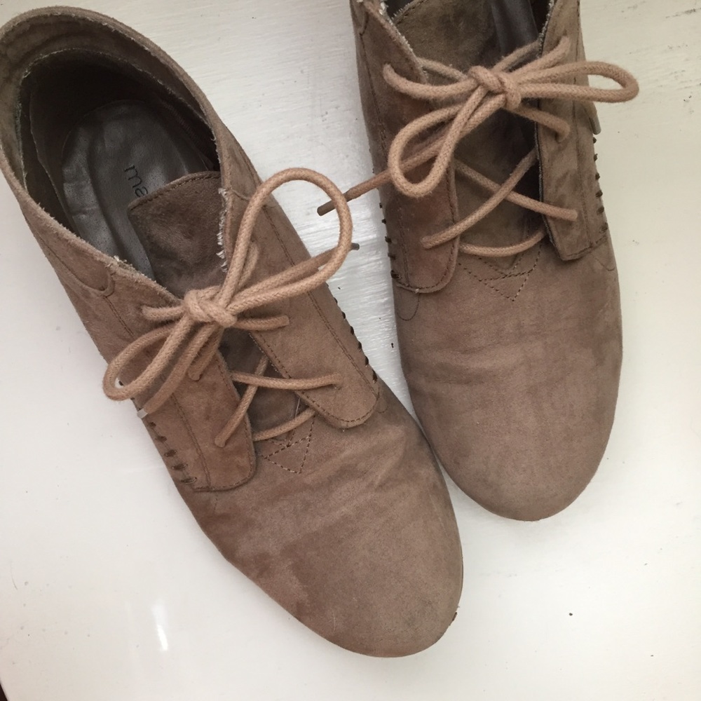 Tan Lace Up Desert Boots